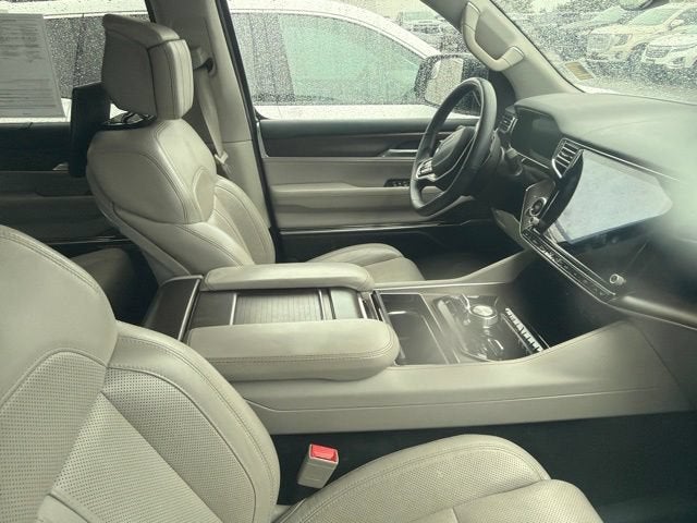 2023 Jeep Grand Wagoneer BASE