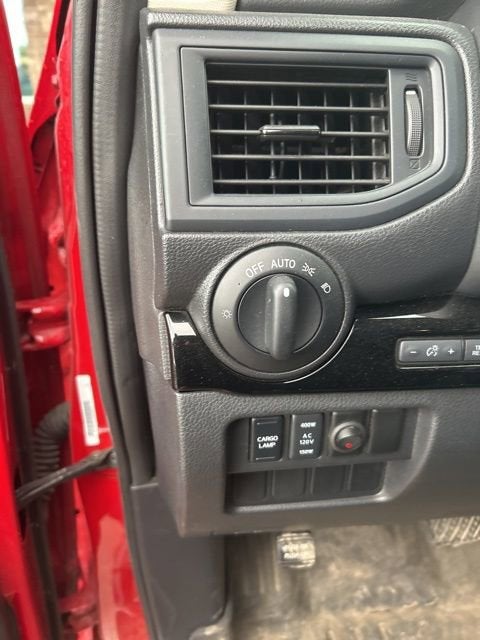 2024 Nissan Titan XD SV