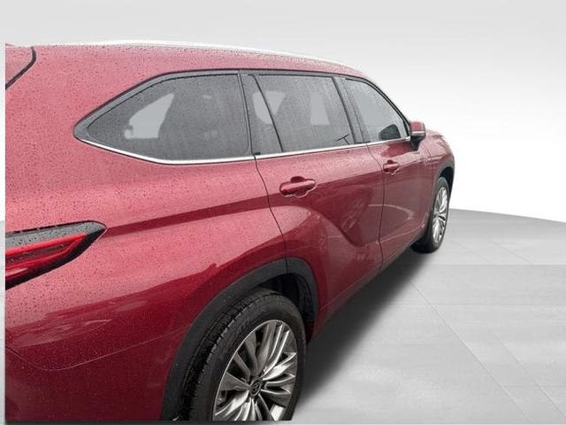 2023 Toyota Highlander Hybrid Platinum