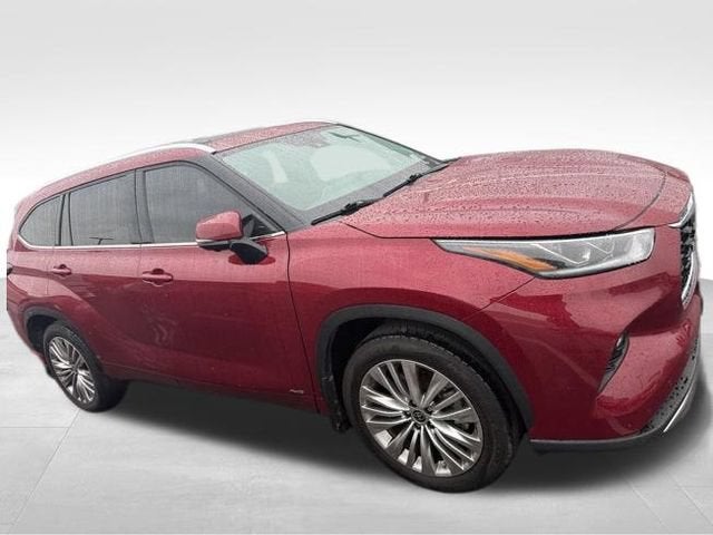 2023 Toyota Highlander Hybrid Platinum