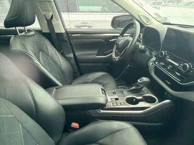 2023 Toyota Highlander Hybrid Platinum