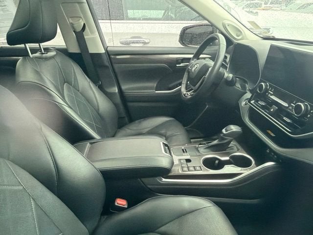 2023 Toyota Highlander Hybrid Platinum